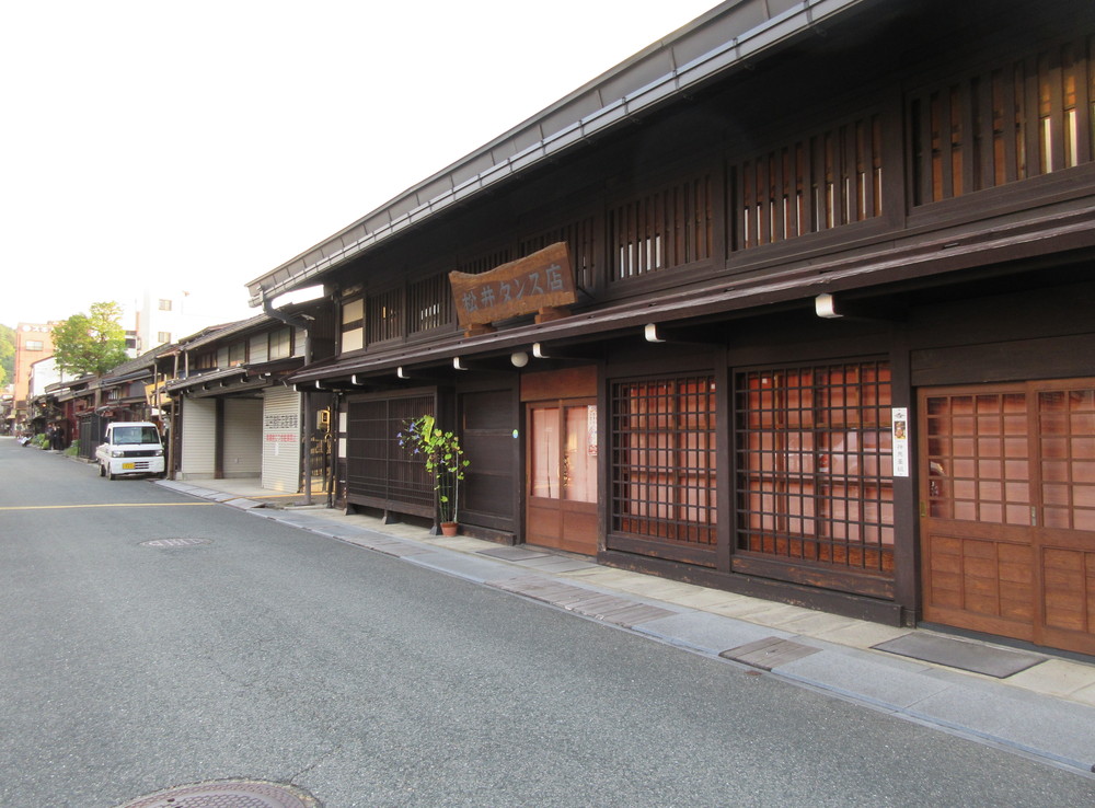 鳩峯車組保存区域 松井タンス店