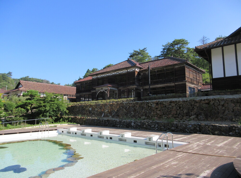 旧吹屋小学校|吹屋の町並み(岡山県高梁市)